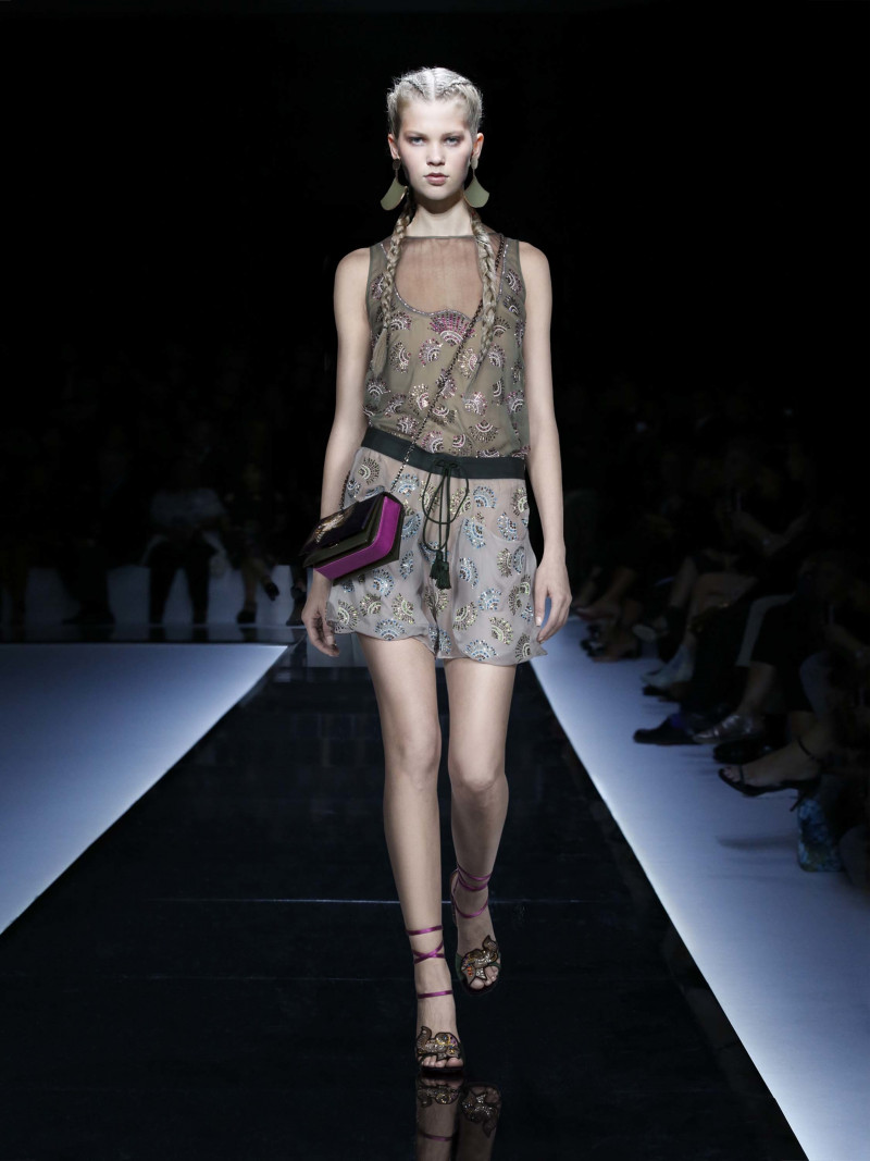 78-emporio-armani-spring-2017-rtw.jpg