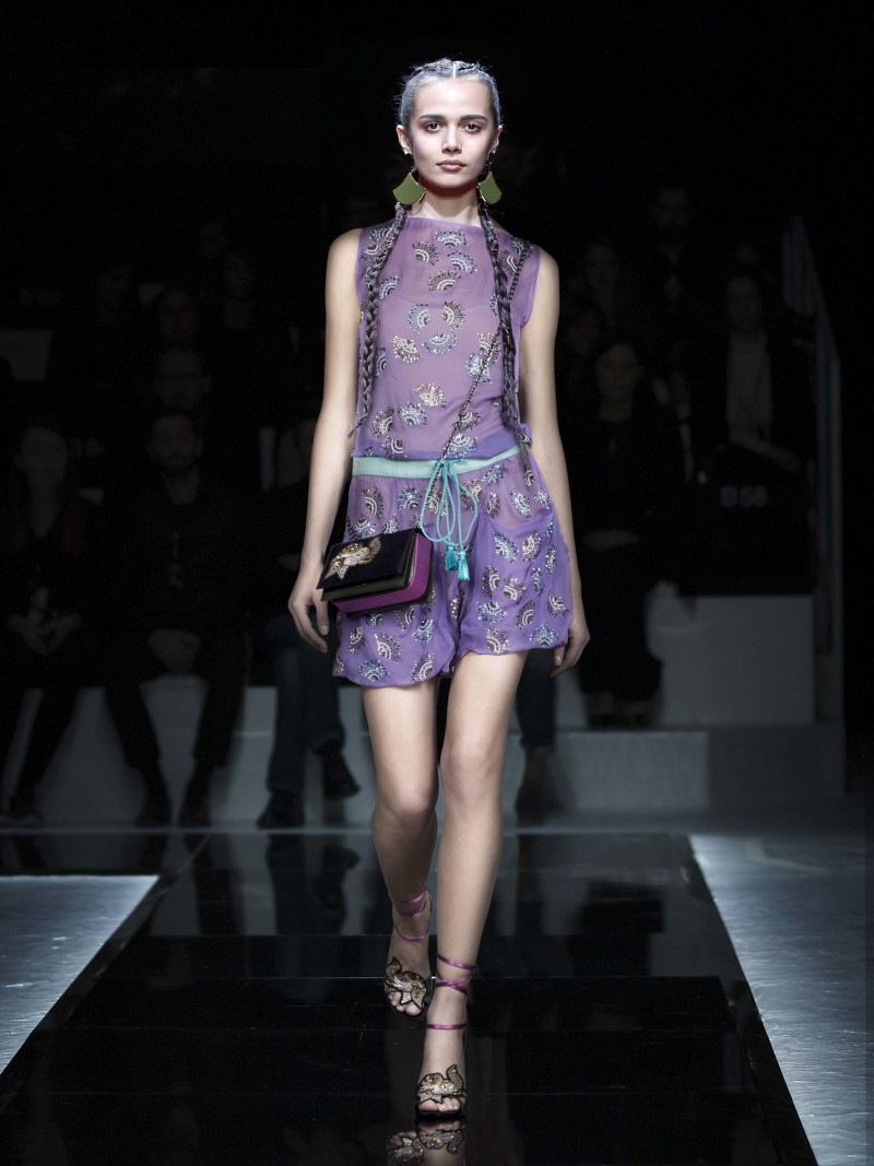 79-emporio-armani-spring-2017-rtw.jpg