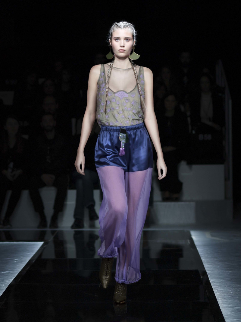 72-emporio-armani-spring-2017-rtw.jpg