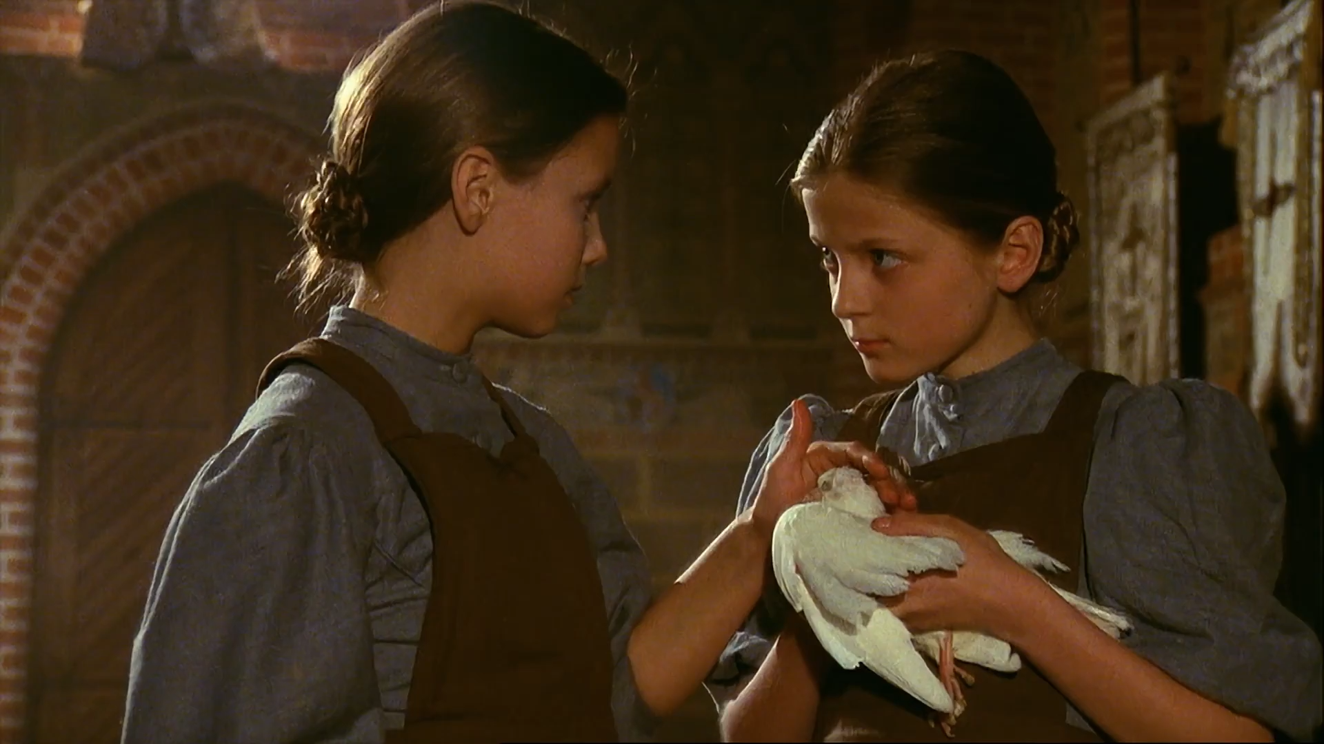 Gritta.von.Rattenzuhausbeiuns.1985.WEB-DL.1080p.RUS.GER.and.Ru.En.De.sub.mkv_snapshot_00.42.58.png