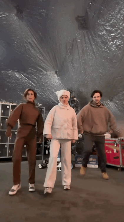 https://i7.imageban.ru/out/2025/02/24/87f40ecb21d8d2cfe0c881ca3e6af0e9.gif