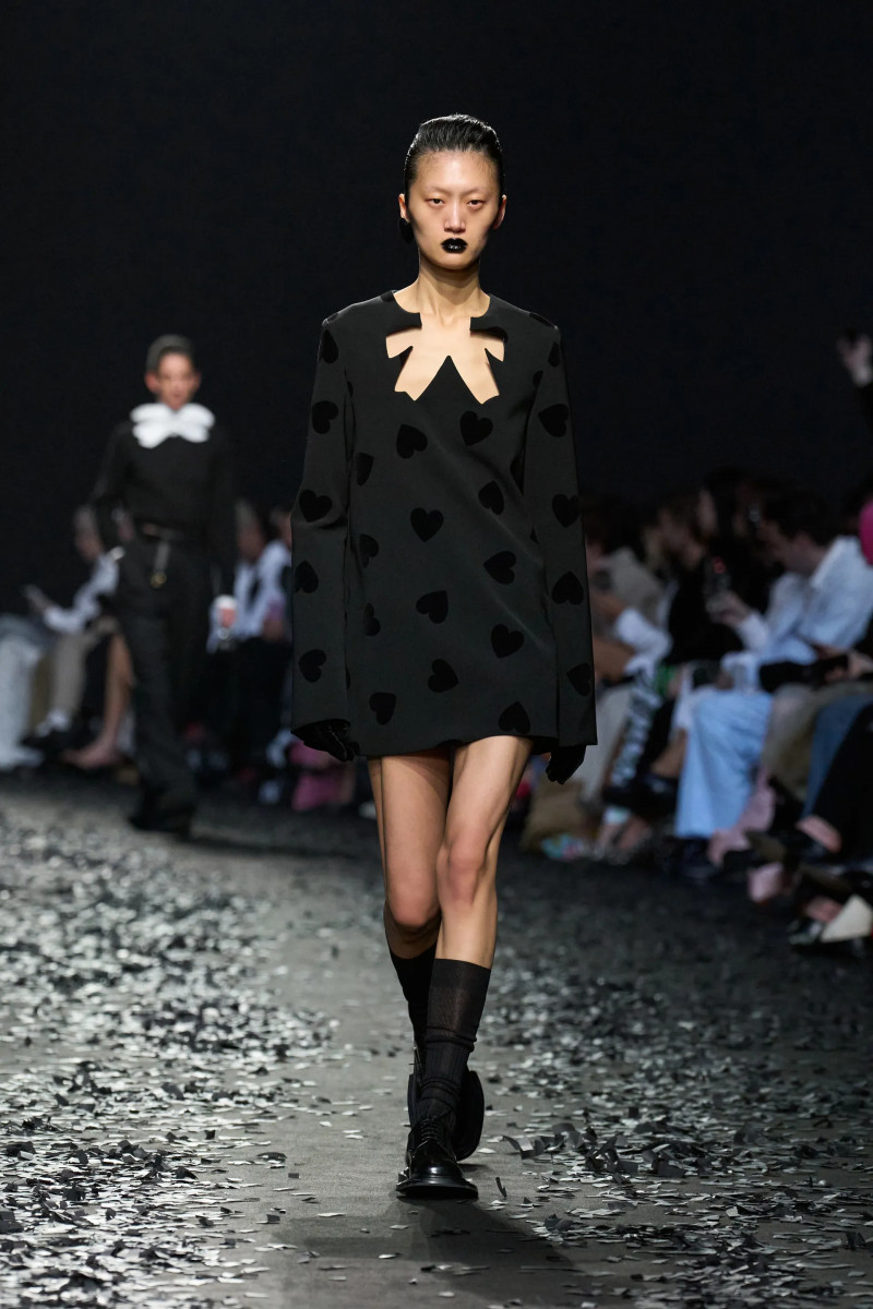 00041-moschino-fall-2025-ready-to-wear-credit-gorunway.webp