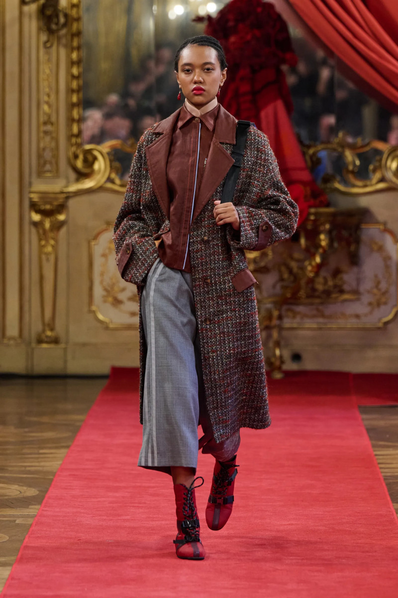 00016-hui-fall-2025-ready-to-wear-credit-brand.webp