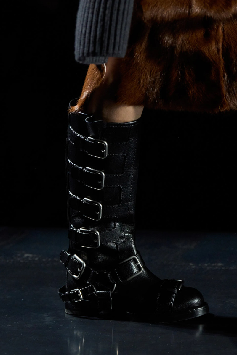 00030-dolce-and-gabbana-fall-2025-ready-to-wear-detail-credit-gorunway.webp