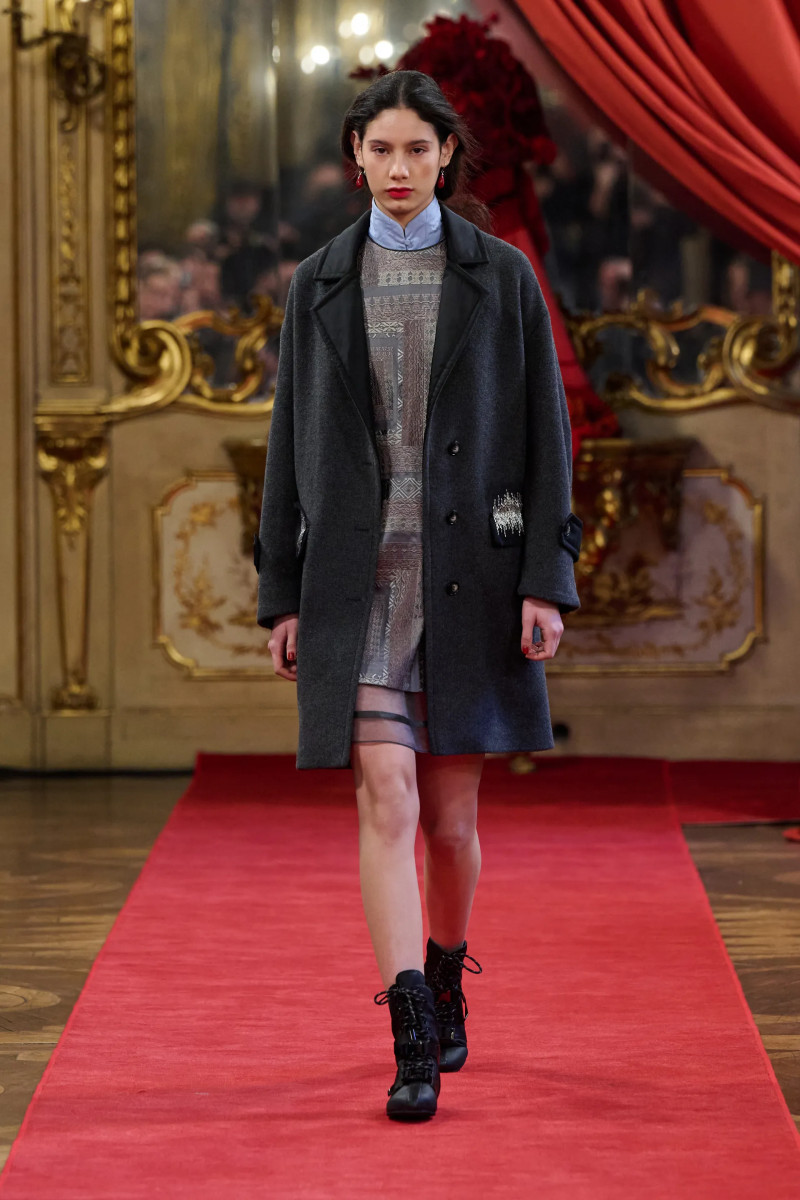 00004-hui-fall-2025-ready-to-wear-credit-brand.webp