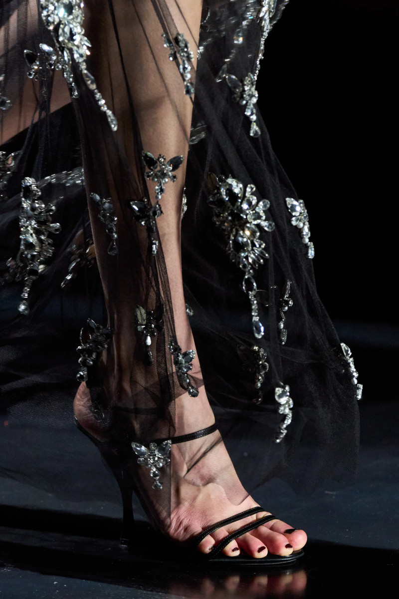 00318-dolce-and-gabbana-fall-2025-ready-to-wear-detail-credit-gorunway.webp