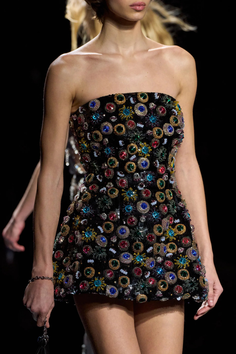 00320-dolce-and-gabbana-fall-2025-ready-to-wear-detail-credit-gorunway.webp