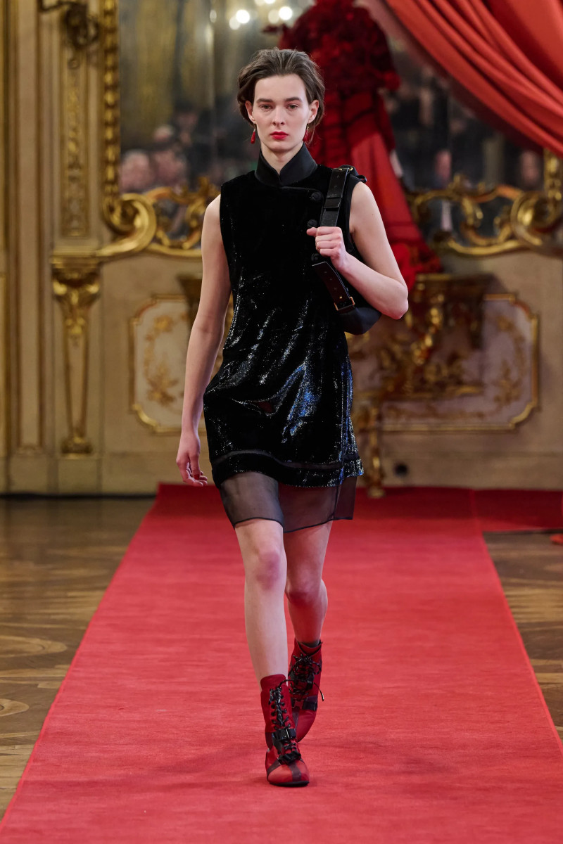 00035-hui-fall-2025-ready-to-wear-credit-brand.webp