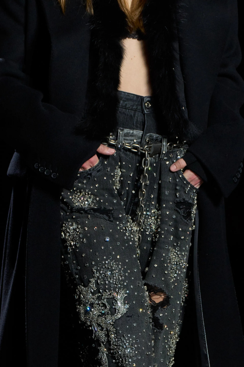 00171-dolce-and-gabbana-fall-2025-ready-to-wear-detail-credit-gorunway.webp