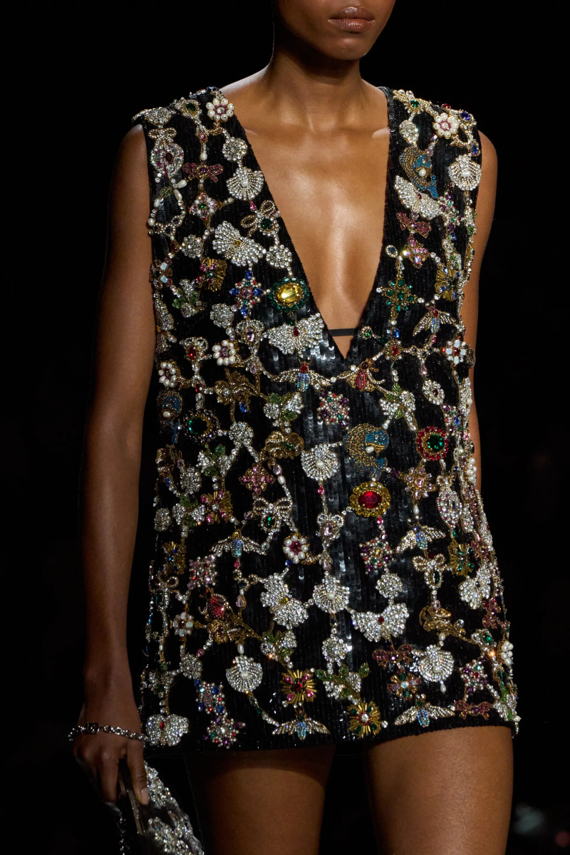 00289-dolce-and-gabbana-fall-2025-ready-to-wear-detail-credit-gorunway.webp