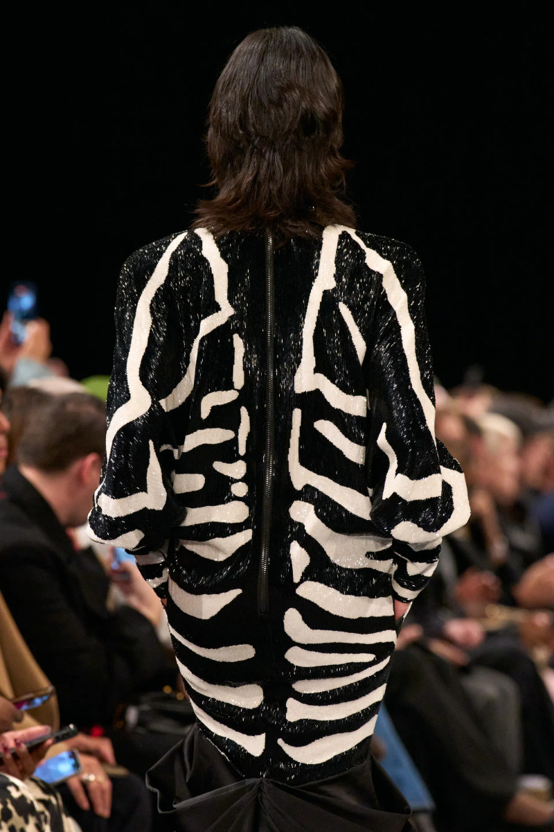 00096-balmain-fall-2025-ready-to-wear-detail-credit-gorunway.webp