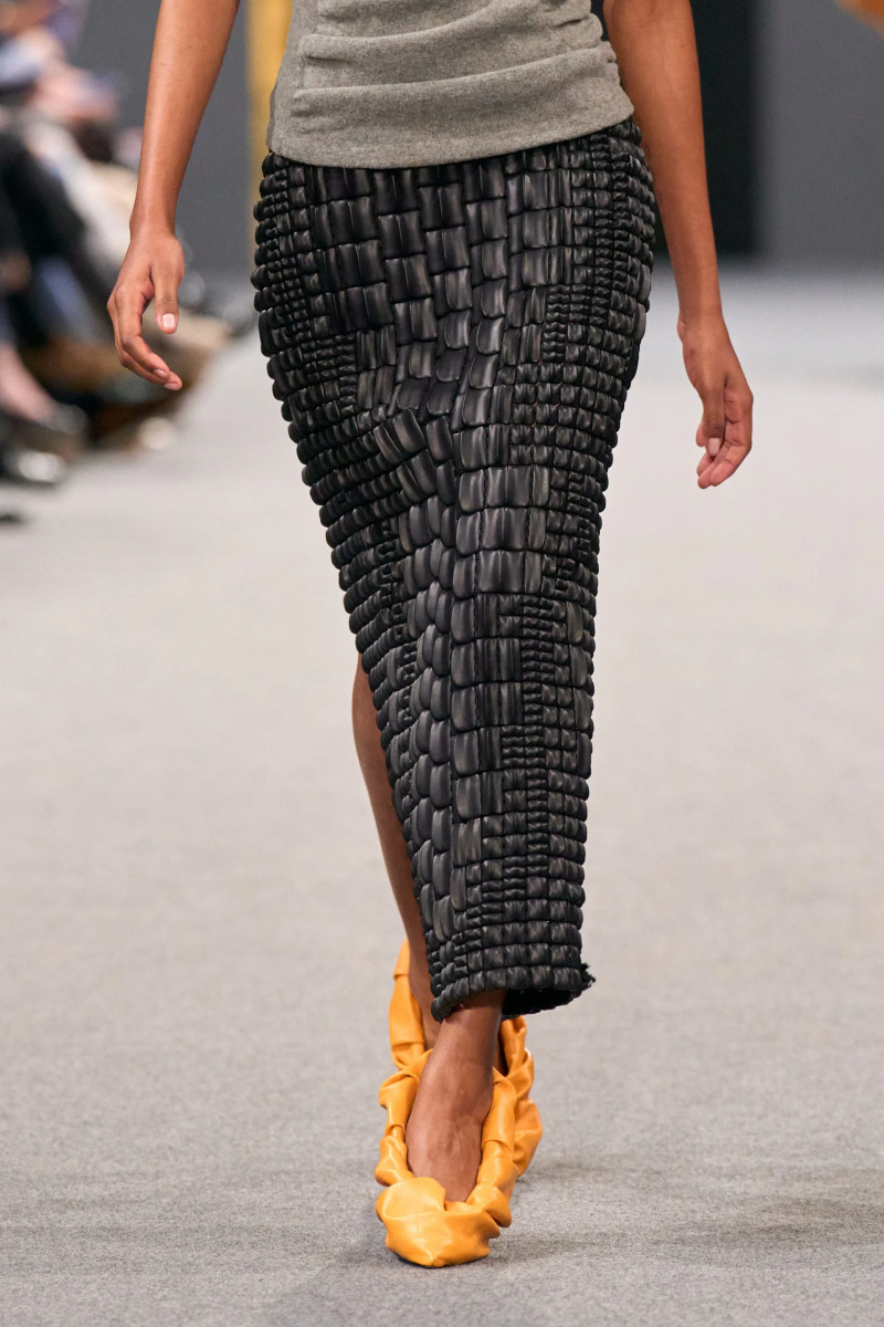 00012-balmain-fall-2025-ready-to-wear-detail-credit-gorunway.webp