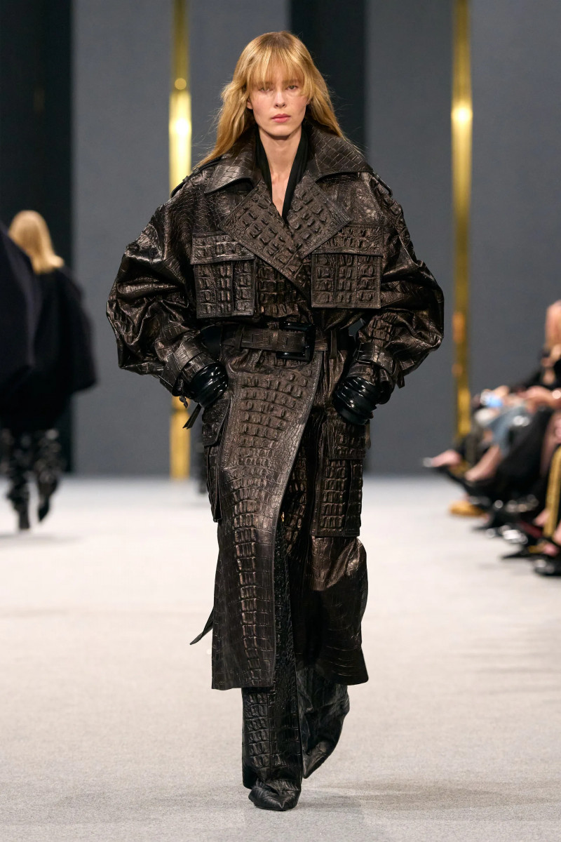 00050-balmain-fall-2025-ready-to-wear-credit-gorunway.webp