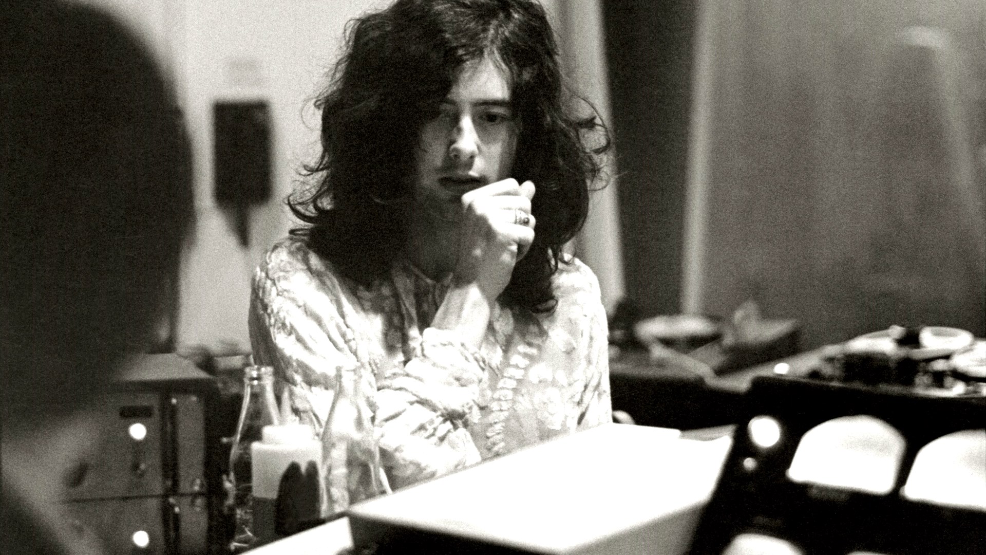 Becoming Led Zeppelin 2025 1080p AMZN WEB-DL DDP5 1 H 264-BYNDR.mkv_snapshot_00.52.57.174.jpg