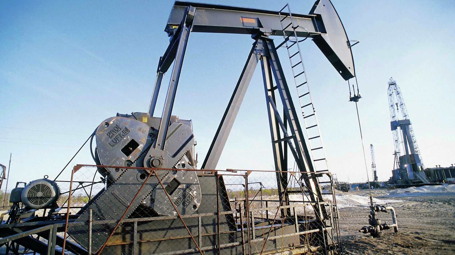 ЕК снизила прогноз средней цены на нефть марки Brent
