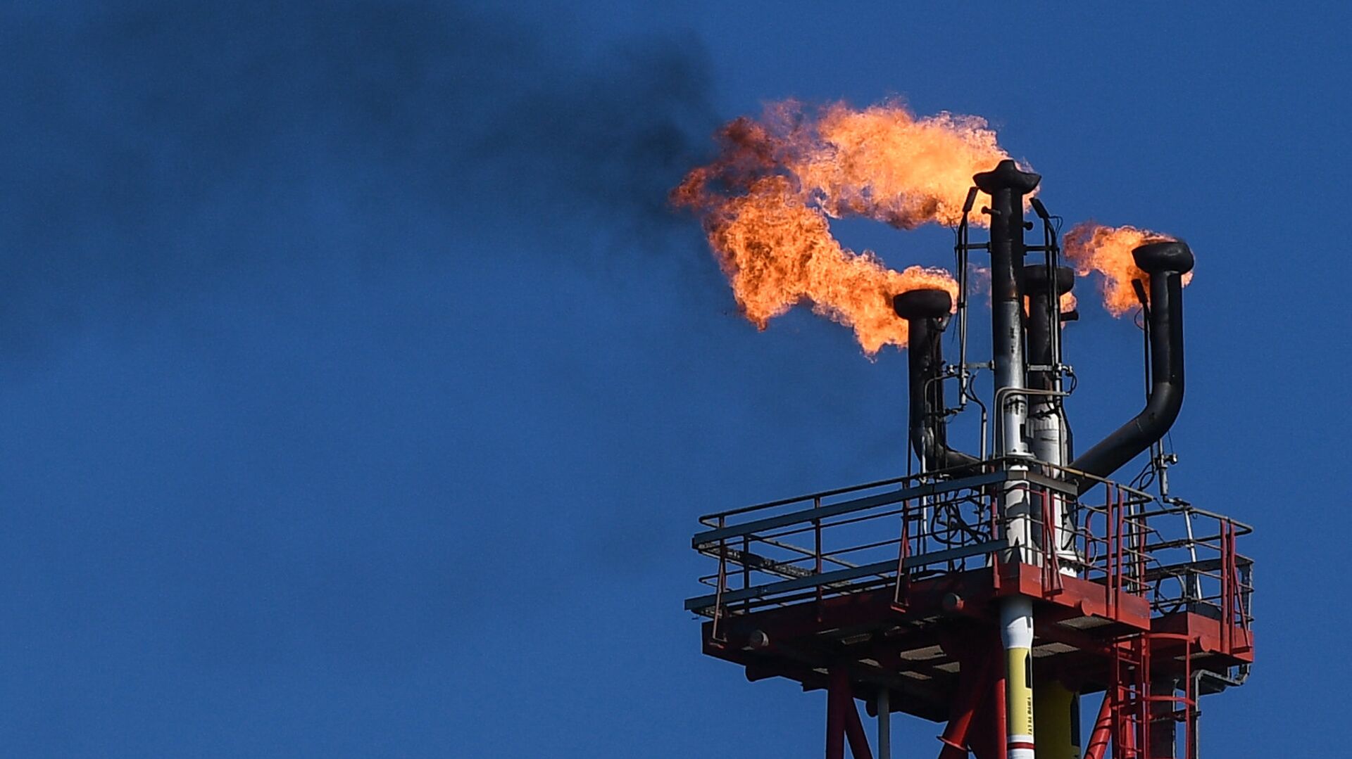 Восемь стран ОПЕК+ начали обсуждение плана добычи нефти на август Восемь стран ОПЕК+ начали обсуждение плана добычи нефти на август