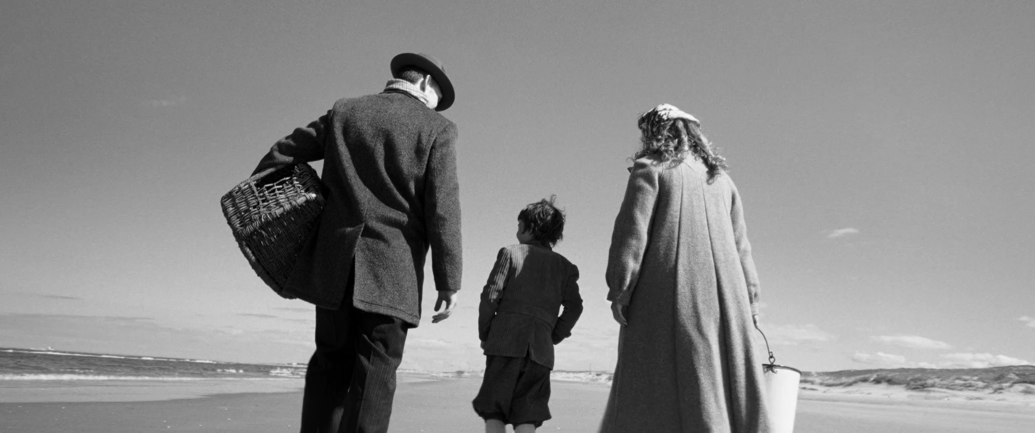 The Shore 2023 WEB-DL 1080p.mkv_snapshot_00.30.png