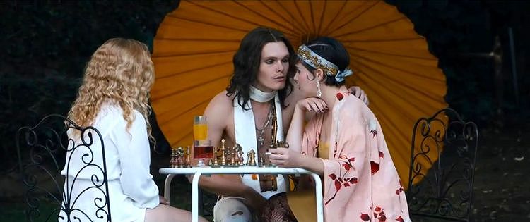 Под Сильвер Лейк /Under the Silver Lake/ 2018 (1:26:34 / 2:19:24)