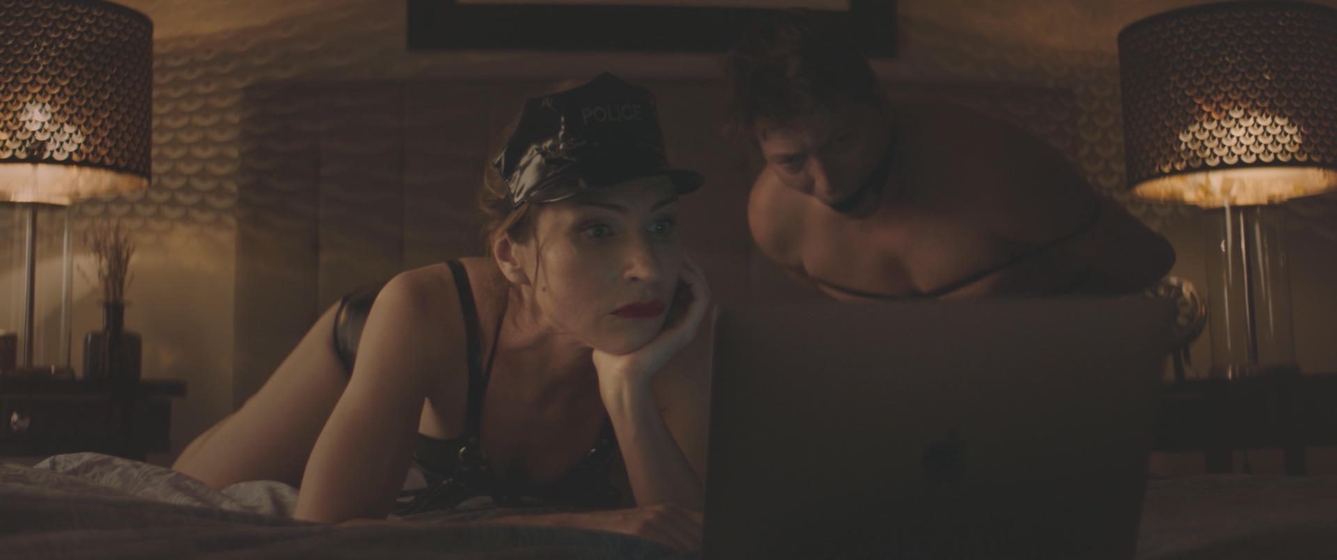 Светлана Камынина В постели 4 серия (2018) HD 1080.mp4_000001.131.jpg