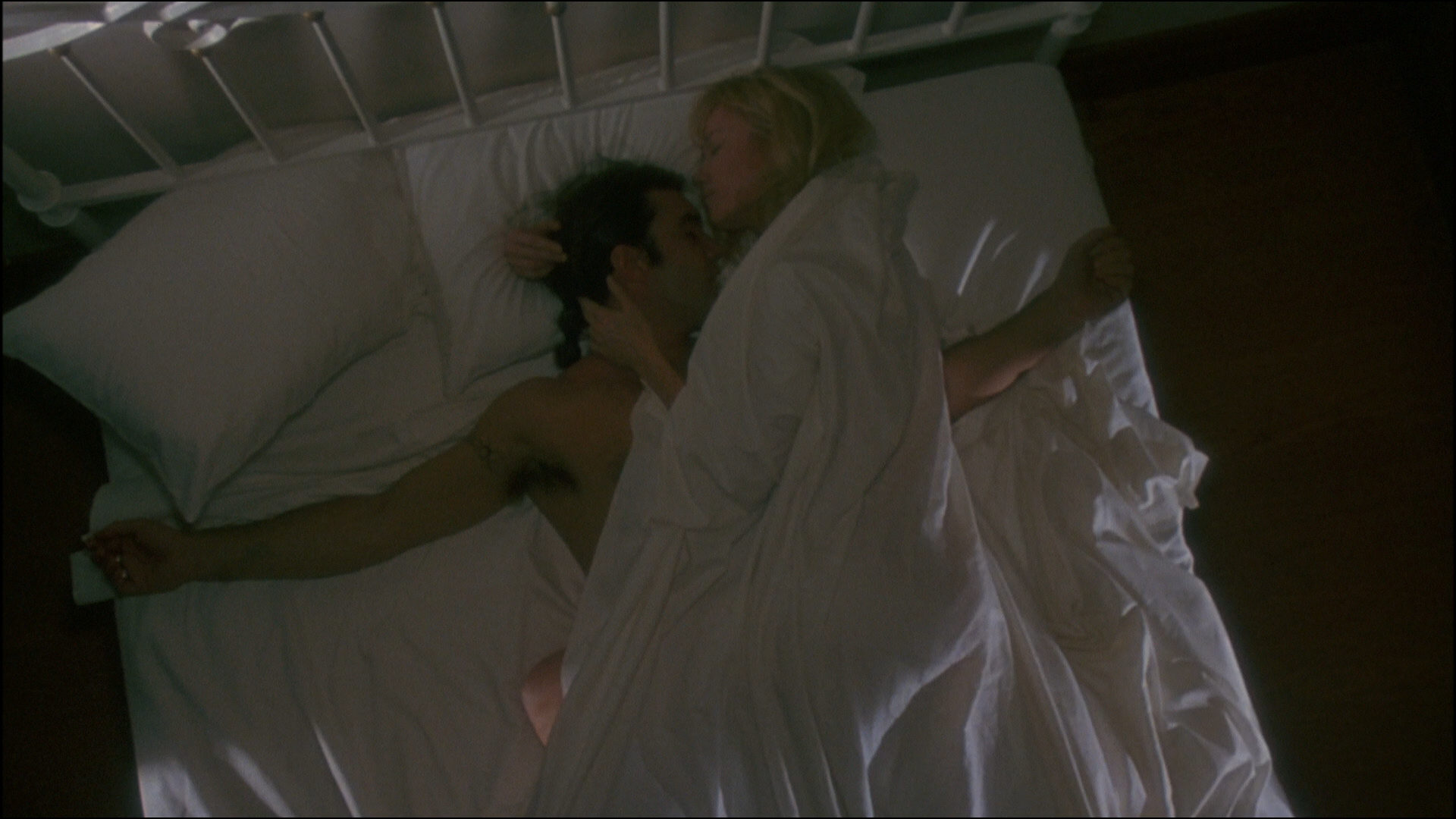 Never.Talk.to.Strangers.1995.Ascot.Elite.Home.Entertainment.BDRemux.1080p.mkv_snapshot_00.56.04_[2025.10.13_20.32.05].png