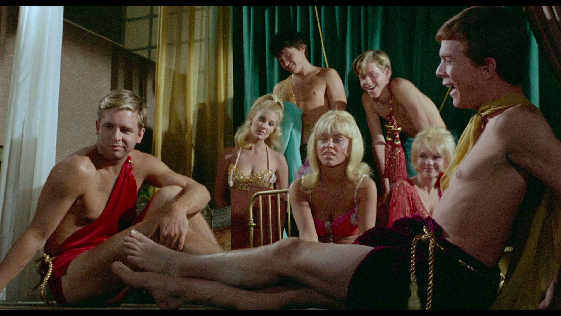 Village.of.the.Giants.1965.BluRay.Remux.1080p.RUS.ENG.Com.and.En.sub.mkv_snapshot_00.54.38.png