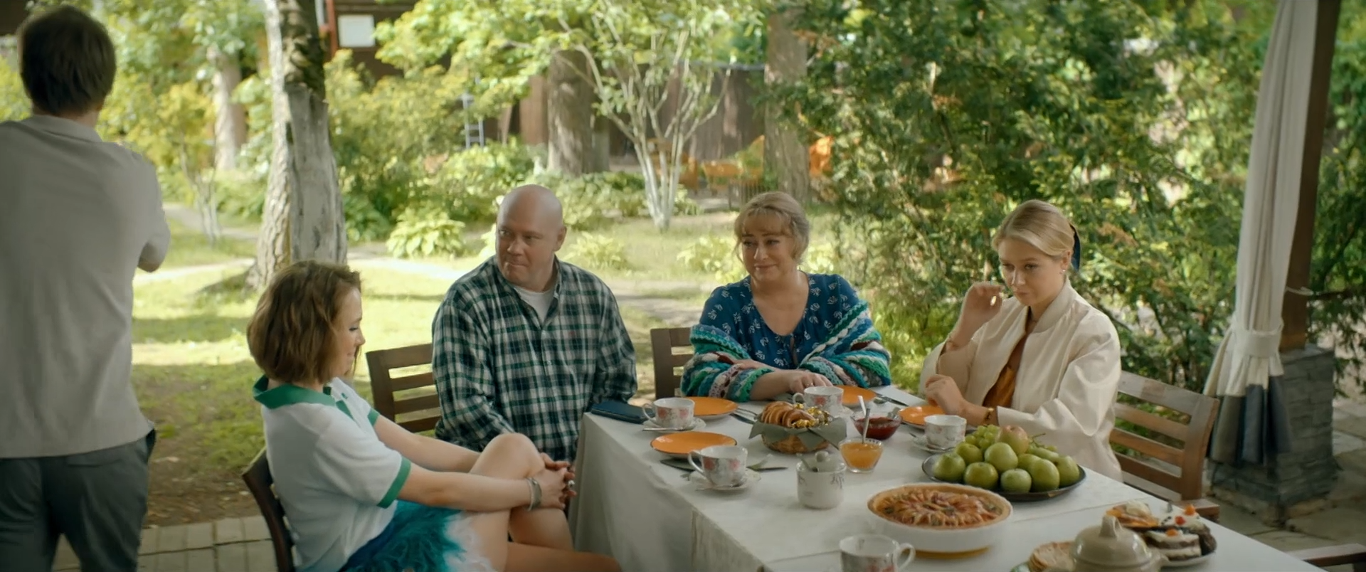 Prazdniki.S00.E01.2023.WEB-DL.1080p.ExKinoRay.mkv_snapshot_15.24.png