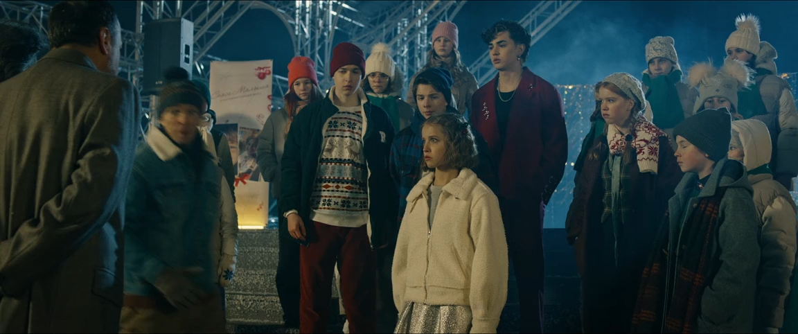 Одна дома 3 (2025) WEB-DLRip-AVC_ivanes.mkv_snapshot_01.13.21.400.png