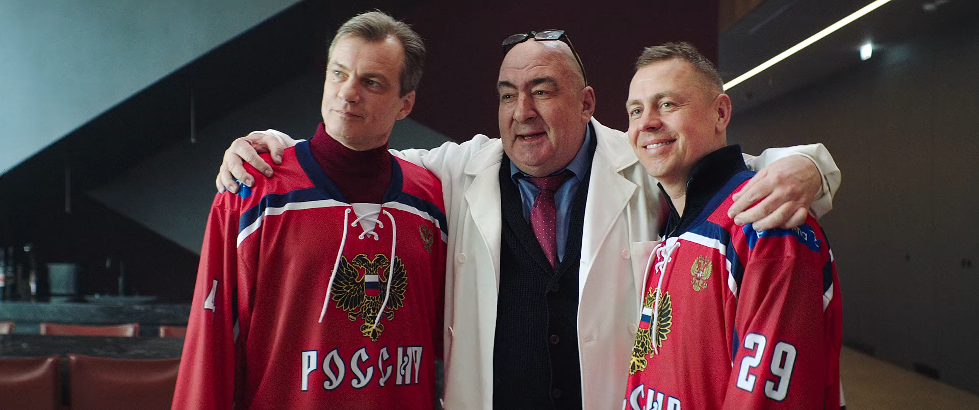 Дед Мороз для мамы 2024 WEB-DL 1080p.mkv_snapshot_00.54.44.png
