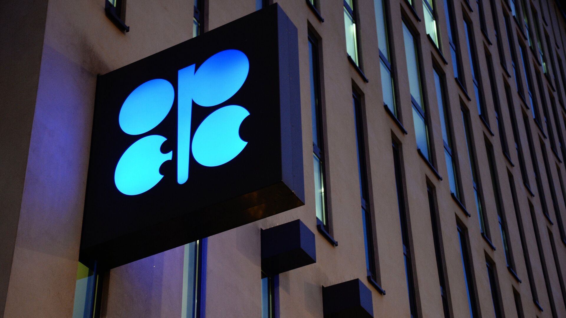 Уровень нефтедобычи для восьми стран ОПЕК+ снизится в январе и феврале