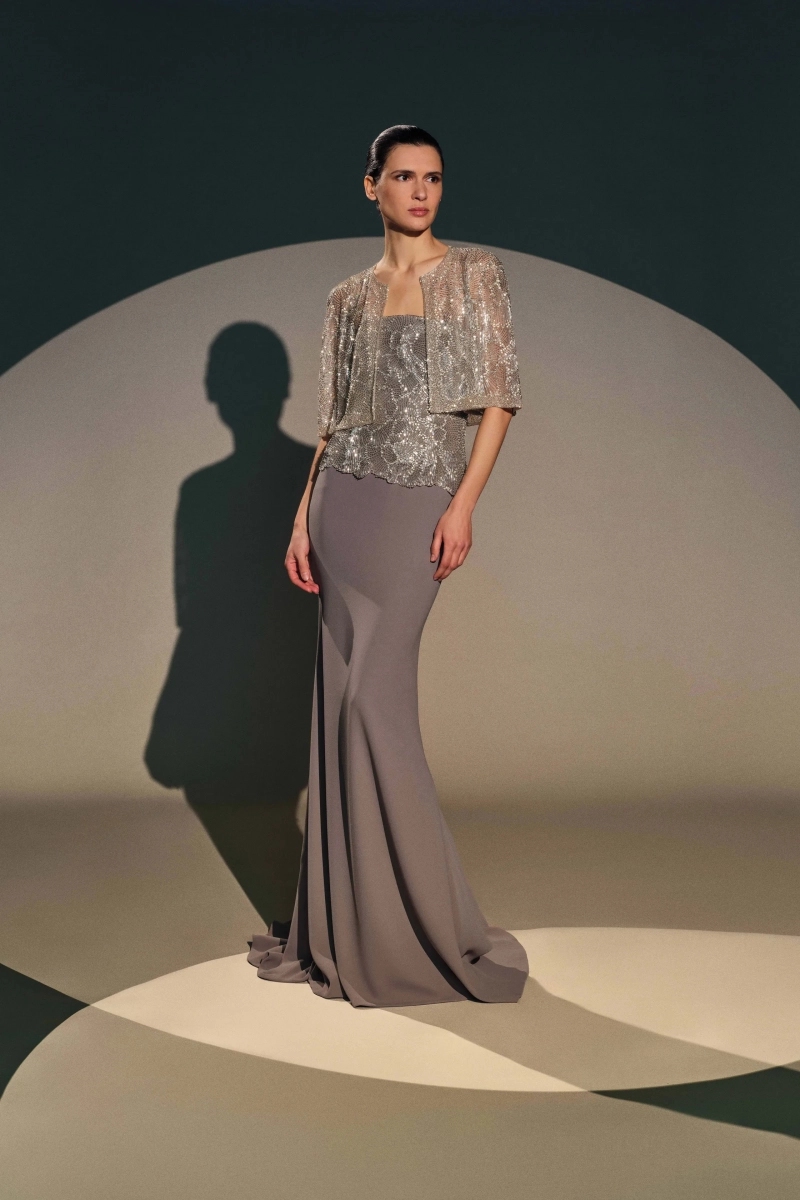 00022-naeem-khan-pre-fall-2026-credit-brand.webp