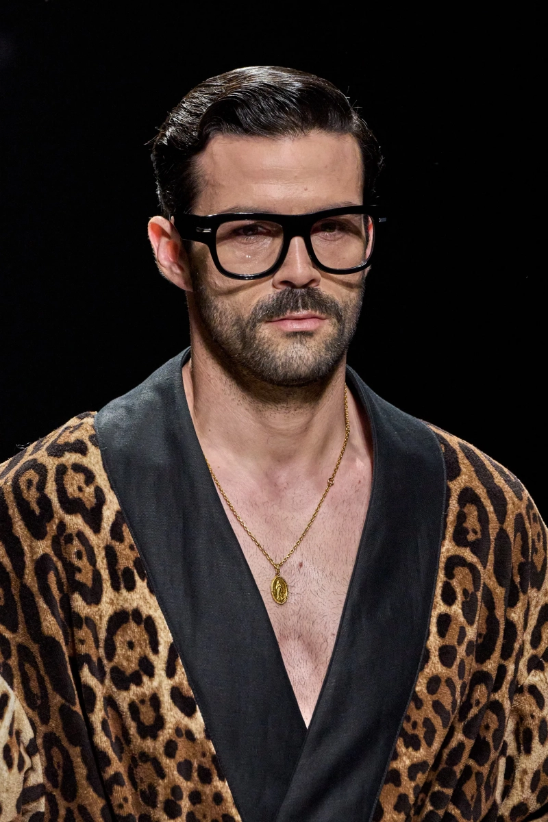 00127-dolce-and-gabbana-fall-2026-menswear-details-credit-gorunway.webp