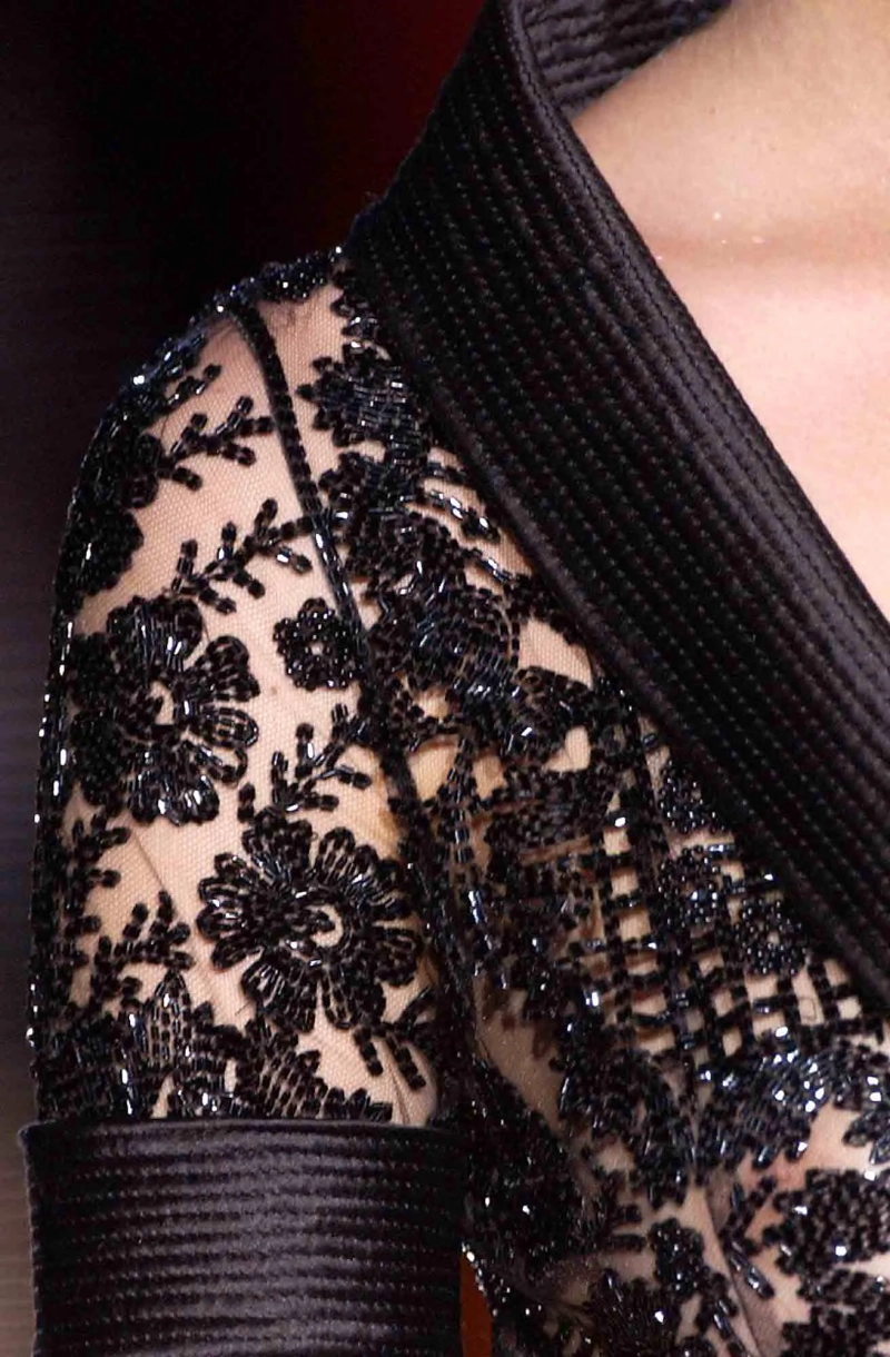 valentino-fall-2003-couture-details-00240h.webp