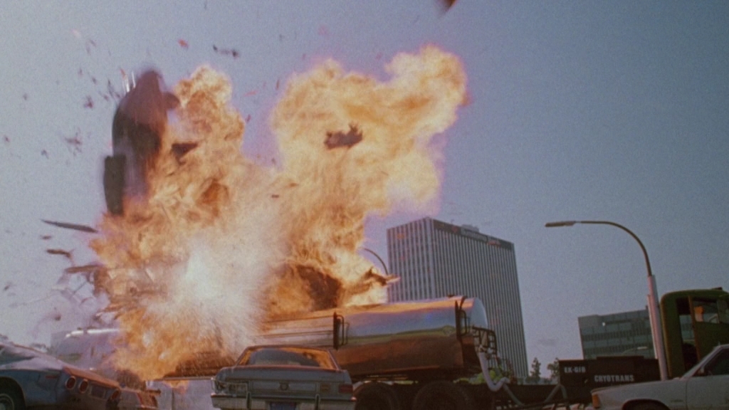 Тайные пришельцы.1996.BDRip AVC msltel.mkv_snapshot_00.49.38.355.jpg