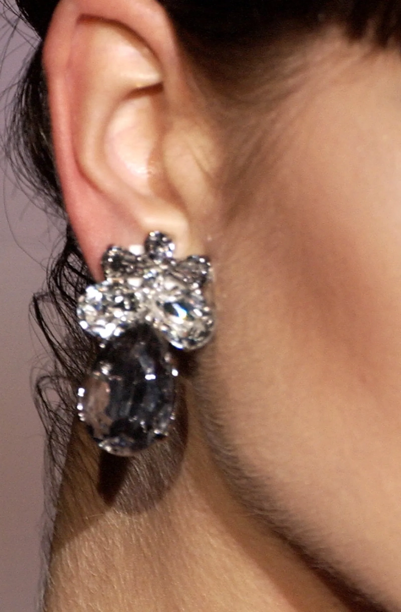 valentino-fall-2003-couture-details-00080h.webp