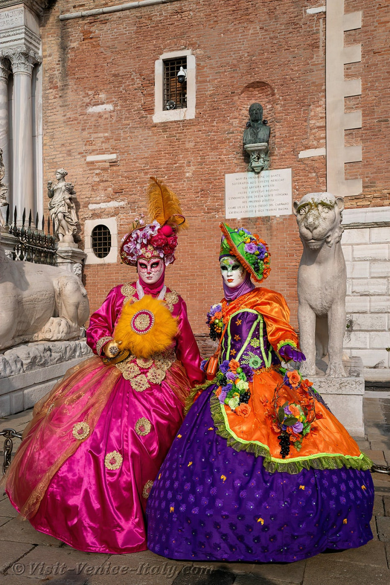 carnival-venice-2024-costume-masks-701.jpg