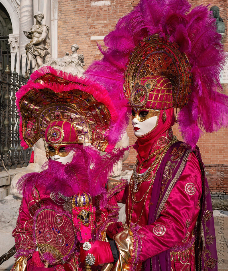 carnival-venice-2024-costume-masks-634.jpg