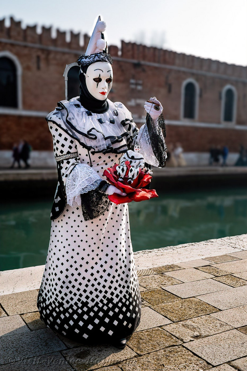 carnival-venice-2024-costume-masks-739.jpg