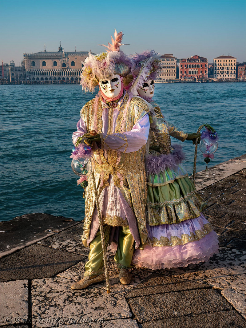 venice-carnival-mask-costume-san-giorgio-maggiore-081.jpg