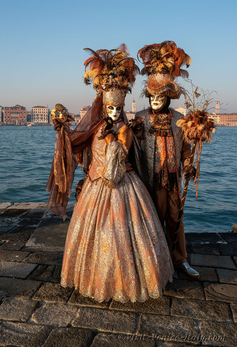 venice-carnival-mask-costume-san-giorgio-maggiore-085.jpg