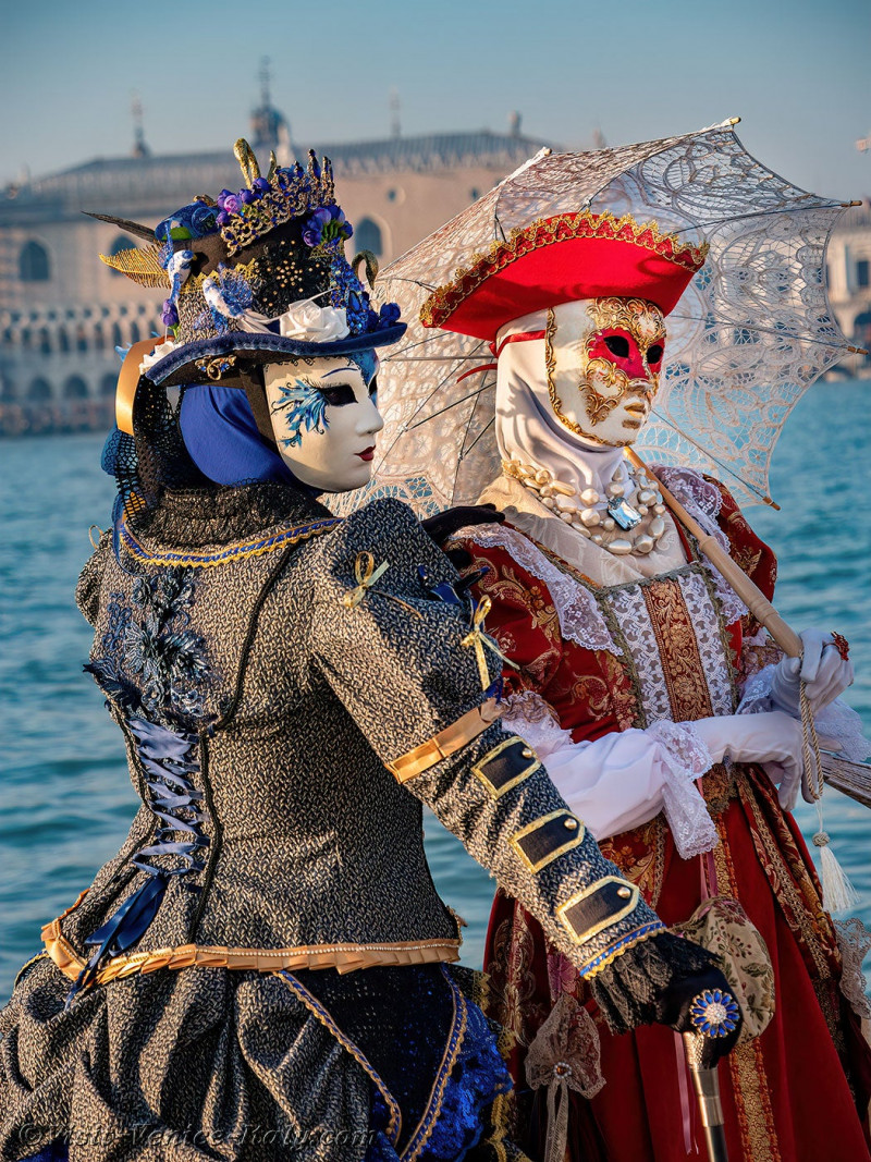 venice-carnival-mask-costume-san-giorgio-maggiore-040.jpg