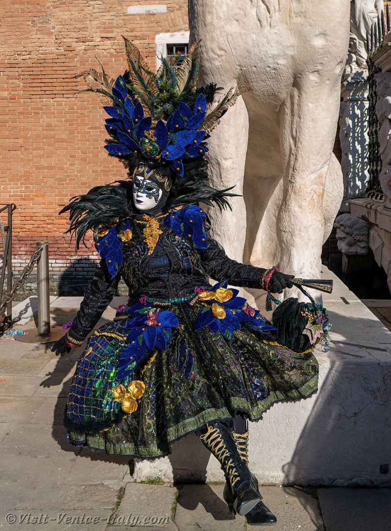 venice-carnival-mask-costume-arsenal-729.jpg