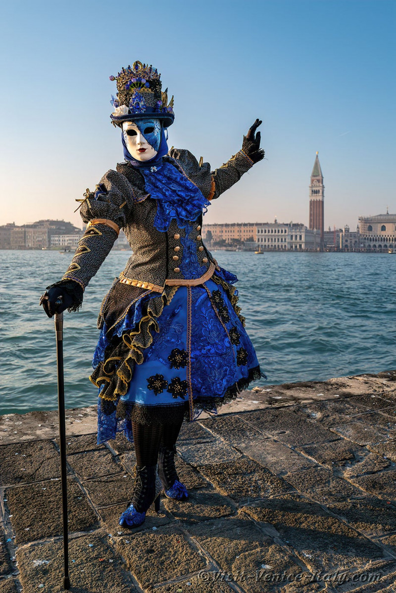 venice-carnival-mask-costume-san-giorgio-maggiore-045.jpg