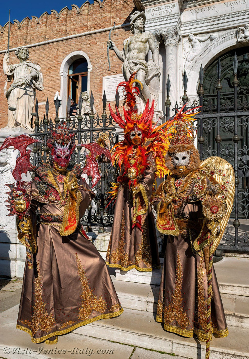 venice-carnival-mask-costume-arsenal-301.jpg