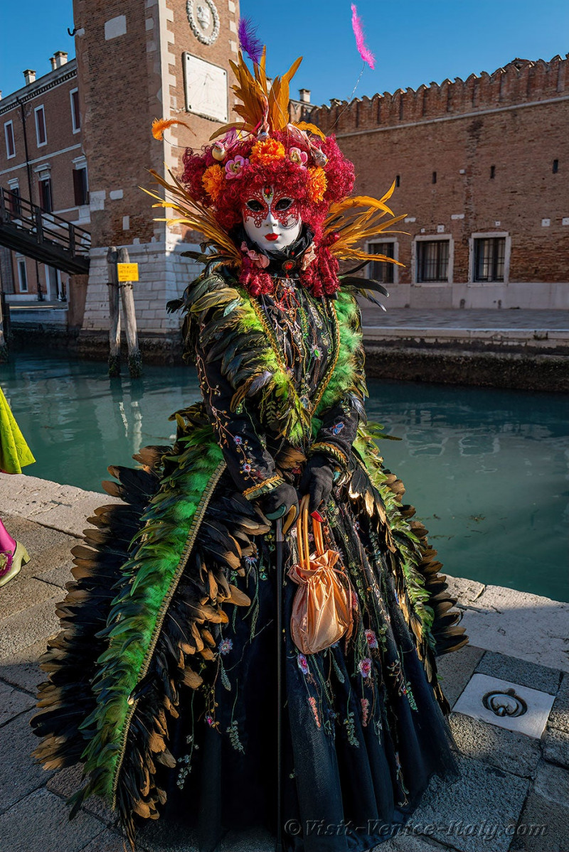 venice-carnival-mask-costume-arsenal-070.jpg