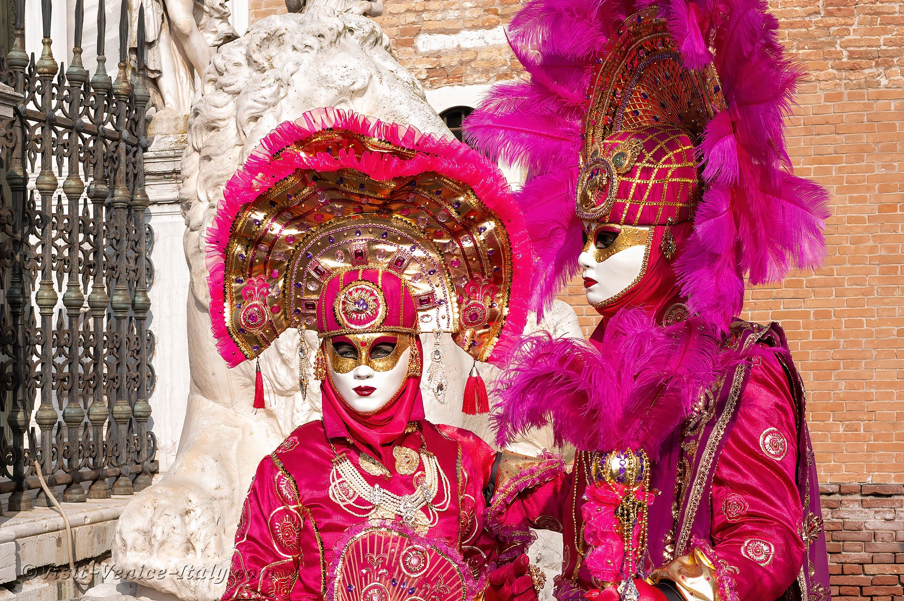 carnival-venice-2024-costume-masks-633.jpg