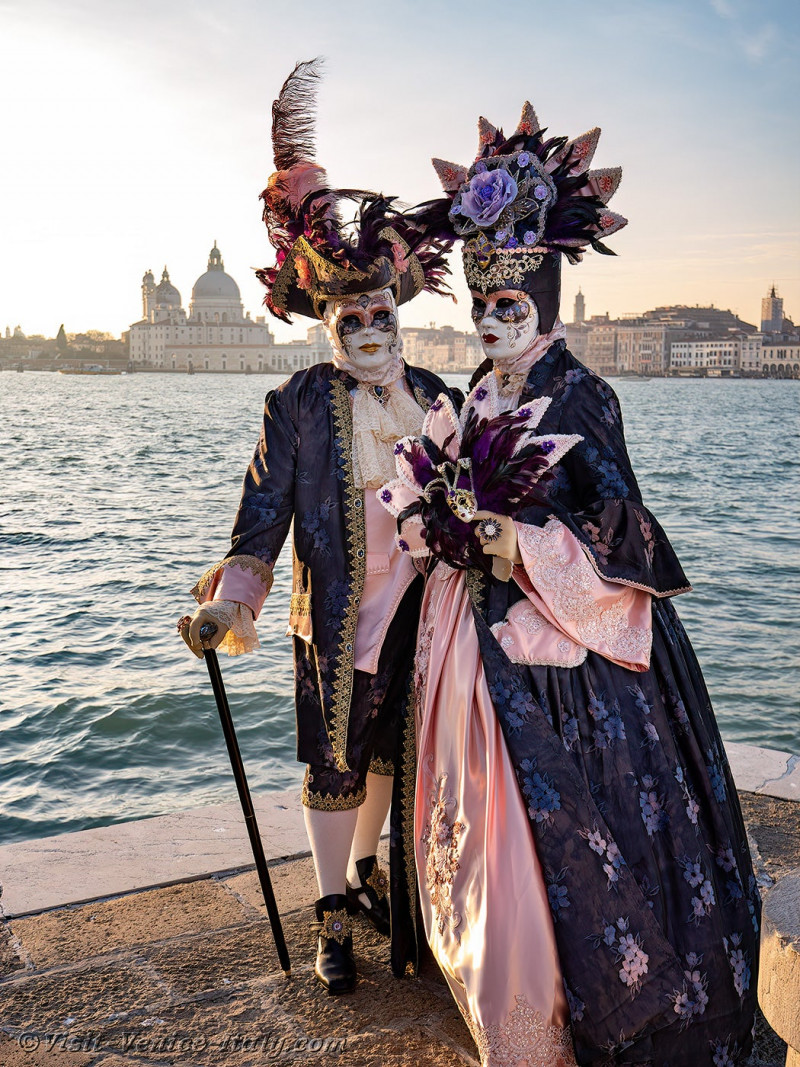 venice-carnival-masks-costumes-077.jpg
