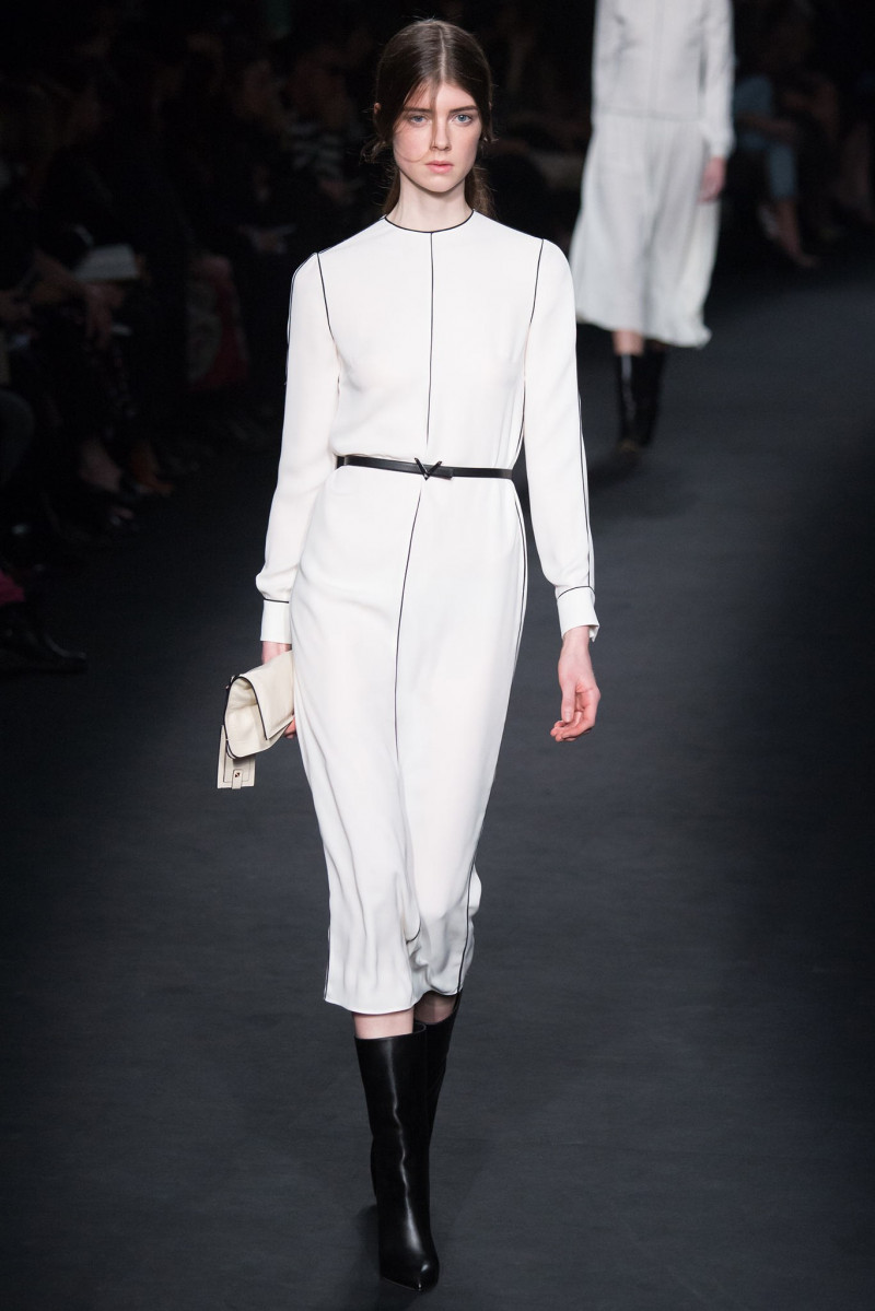 038-valentino.jpg