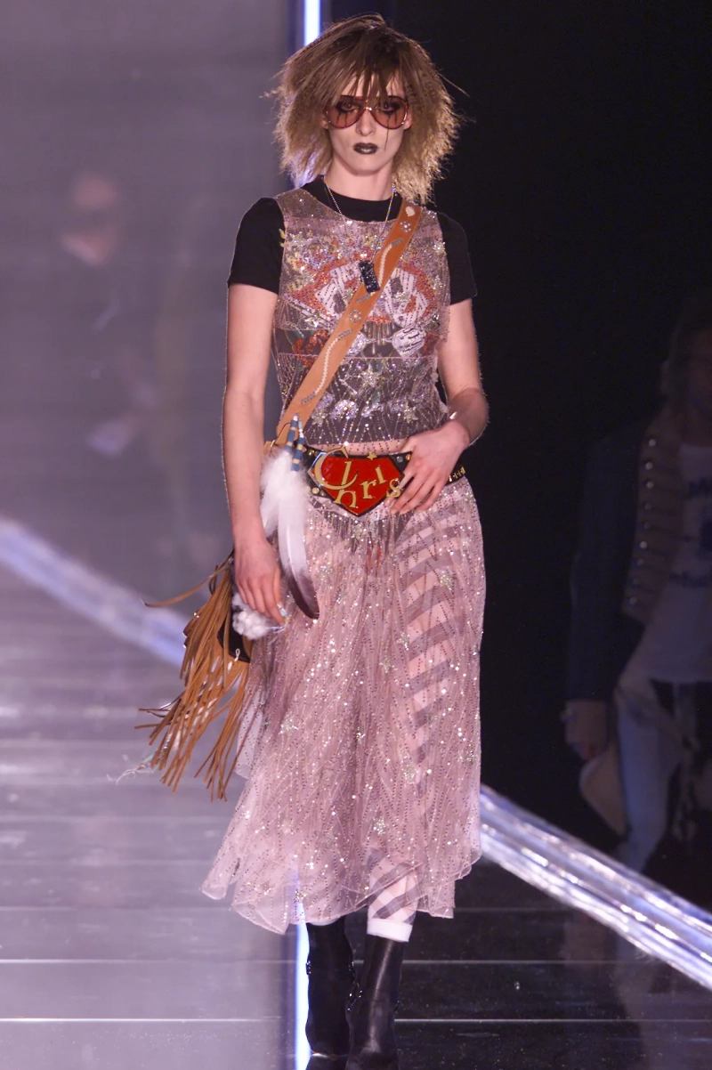 christian-dior-spring-2001-couture-023-kim-peers.webp