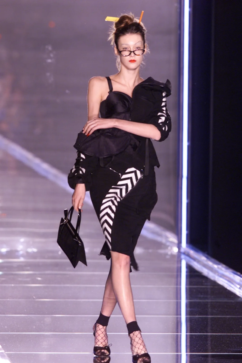 christian-dior-spring-2001-couture-001-anastassia-khozzisova.webp