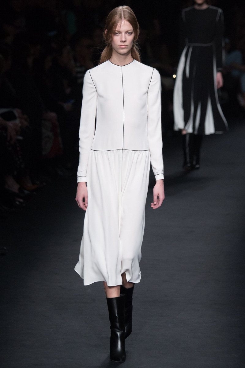 039-valentino.jpg